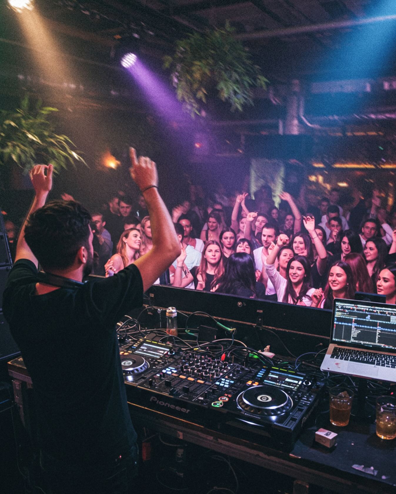 Nightlife in Bangkok: Where to Find the City’s Best Bar